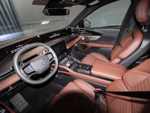 New 2026 Lincoln Nautilus Reserve image 2