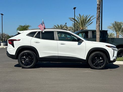 Certified 2025 Chevrolet Trax ACTIV FWD image 3