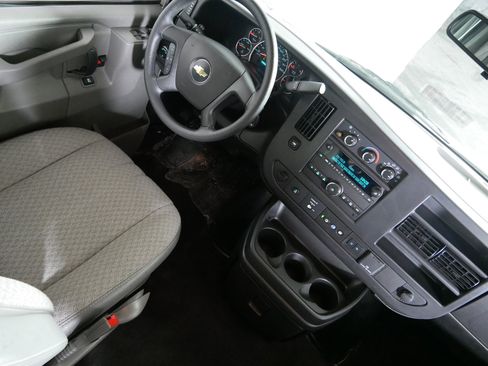 Used 2025 Chevrolet Express 3500 LT w/ LT Preferred Equipment Group image 9