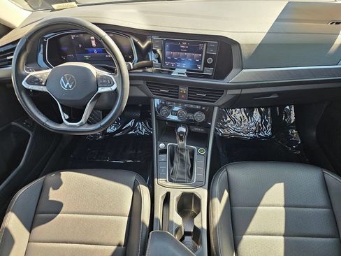Used 2024 Volkswagen Jetta SE FWD image 17