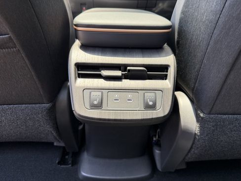 Used 2025 Nissan Ariya FWD image 37