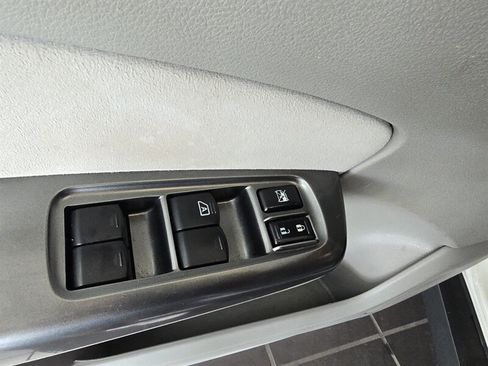 Used 2012 Subaru Forester 2.5X Touring AWD/4WD image 17