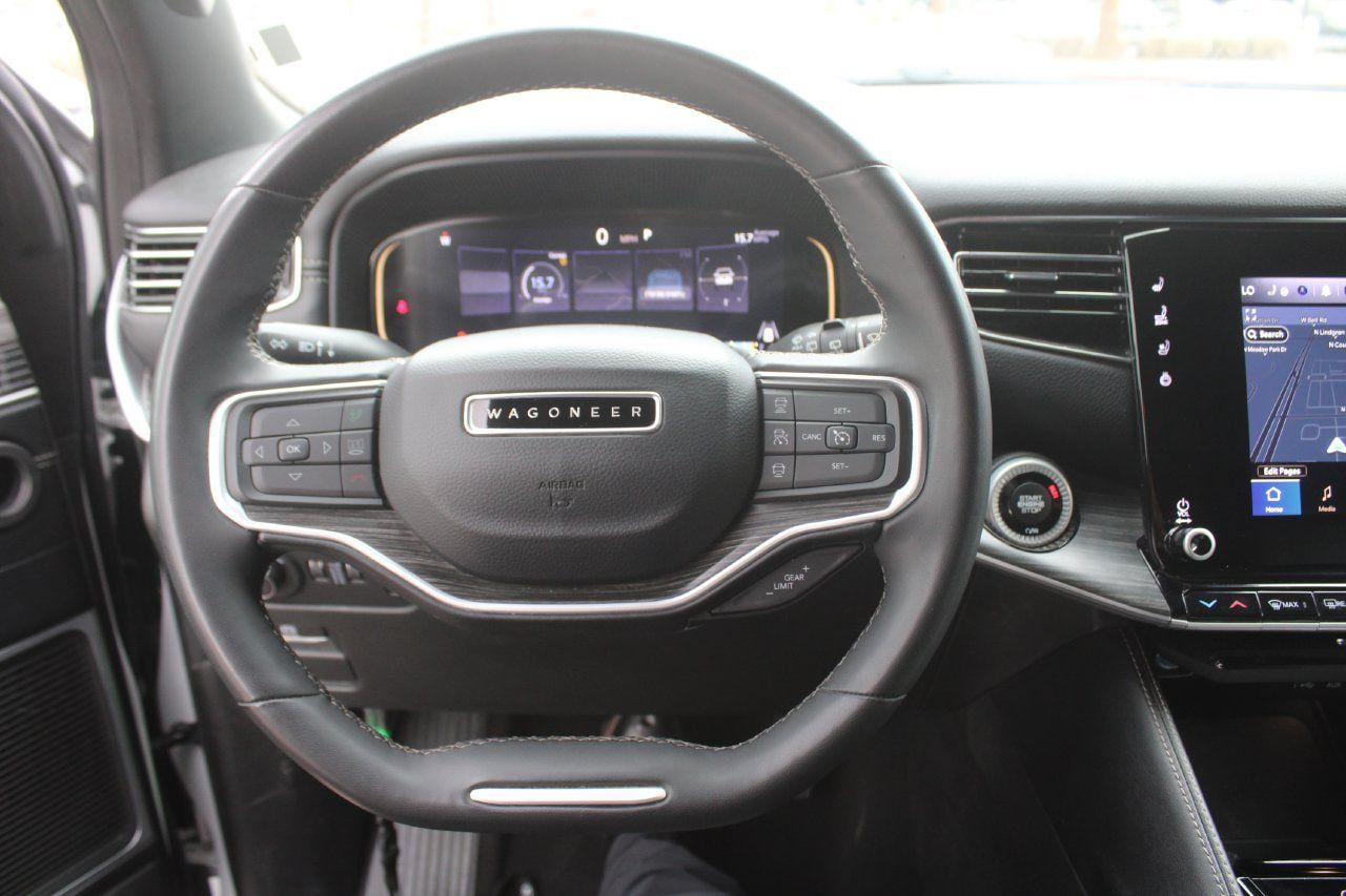 Used 2023 Jeep Wagoneer L Series II AWD/4WD image 22