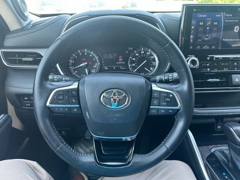 Used 2021 Toyota Highlander Limited AWD/4WD image 22
