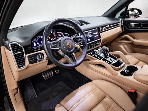 Used 2021 Porsche Cayenne S image 4