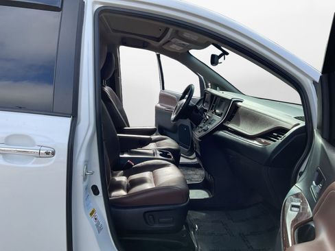 Used 2015 Toyota Sienna Limited image 15
