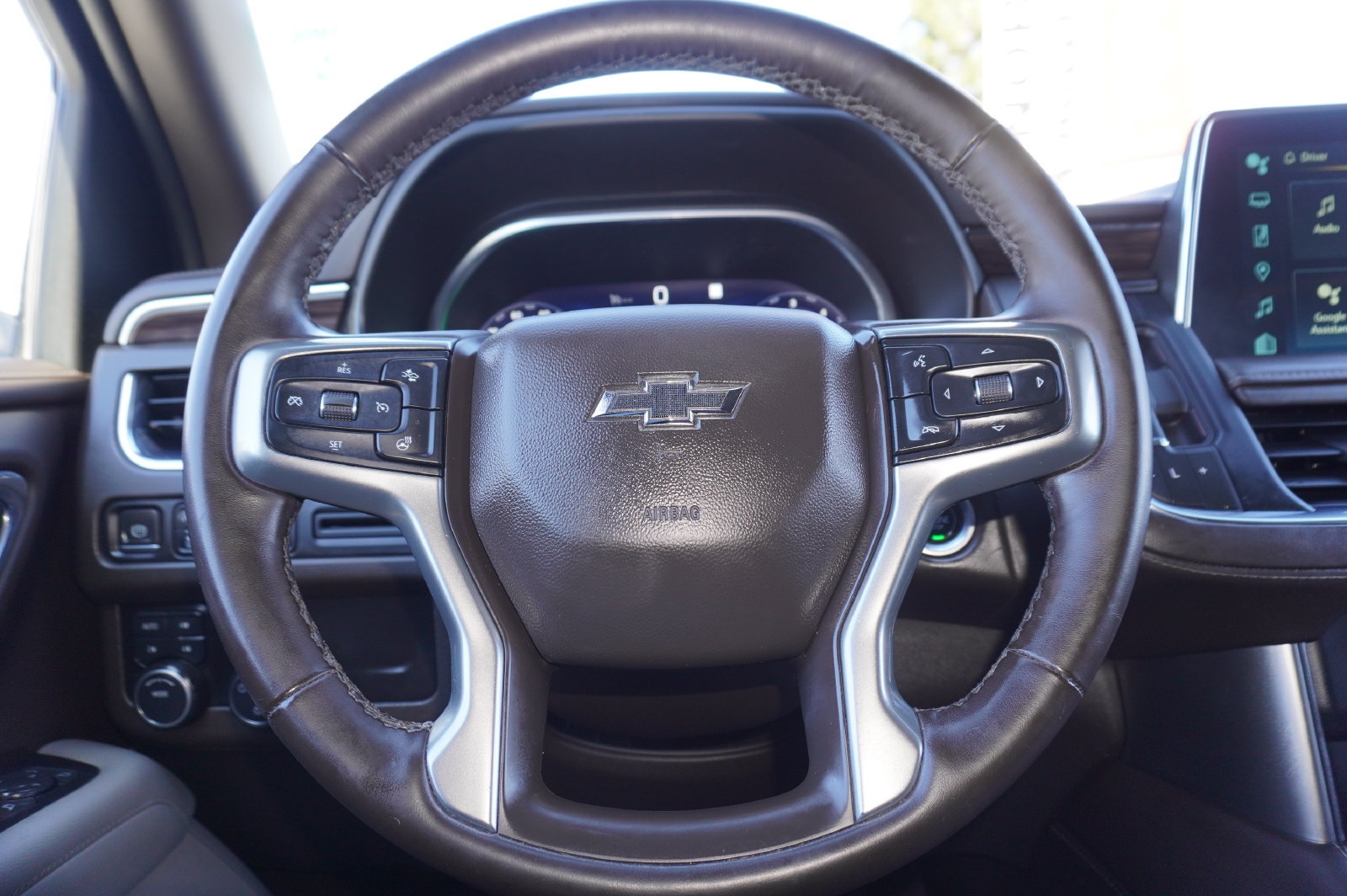 Used 2023 Chevrolet Tahoe Z71 w/ Luxury Package AWD/4WD image 28