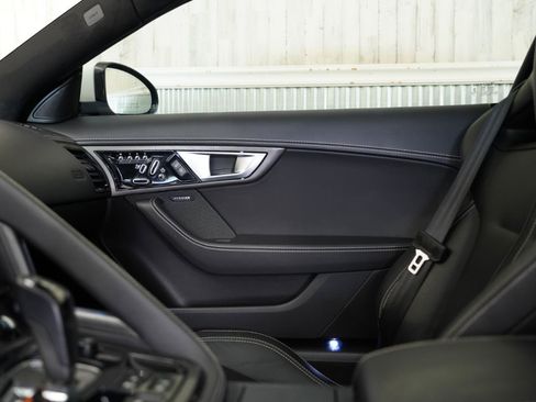 Used 2015 Jaguar F-TYPE R RWD image 30