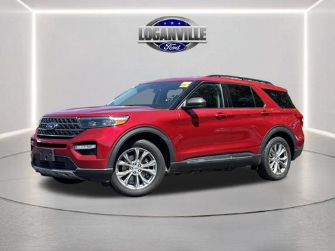 Certified 2022 Ford Explorer XLT w/ Equipment Group 202A RWD image 1