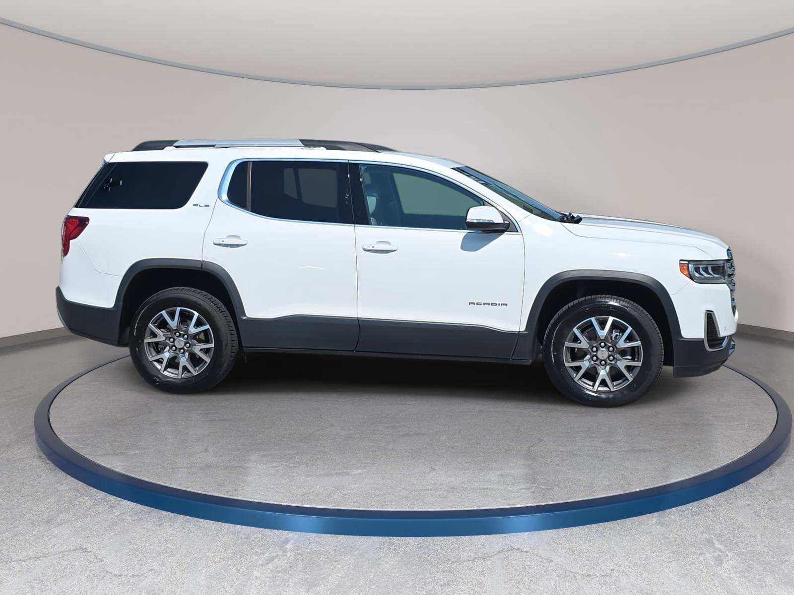 Used 2022 GMC Acadia SLE w/ Driver Convenience Package FWD image 4