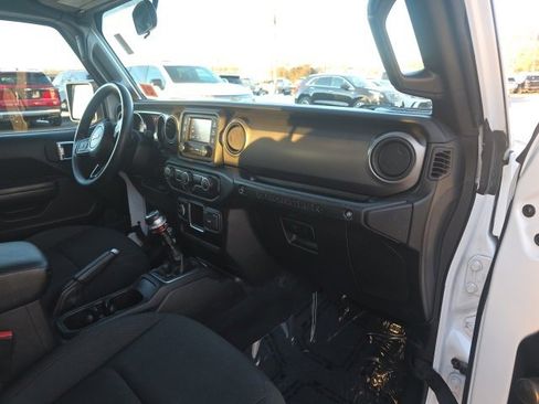 Used 2021 Jeep Wrangler Unlimited Willys image 9