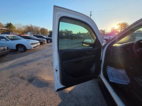 Used 2010 Chevrolet Avalanche LT image 6