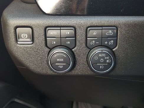 Used 2025 Chevrolet Silverado 2500 LT w/ Texas Edition image 13