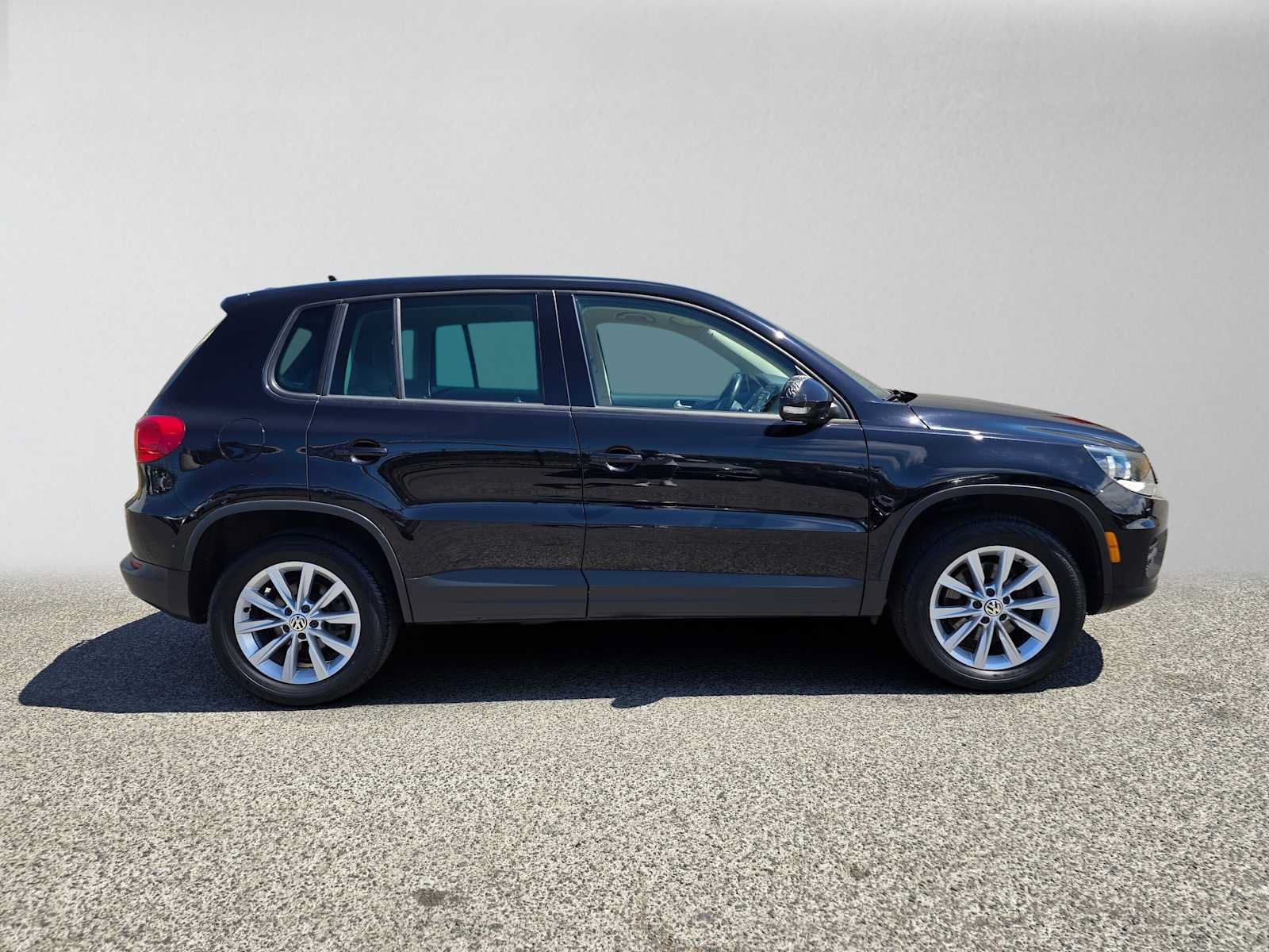 Used 2014 Volkswagen Tiguan SE FWD image 2