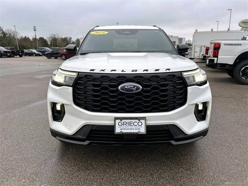 Used 2025 Ford Explorer ST-Line image 8