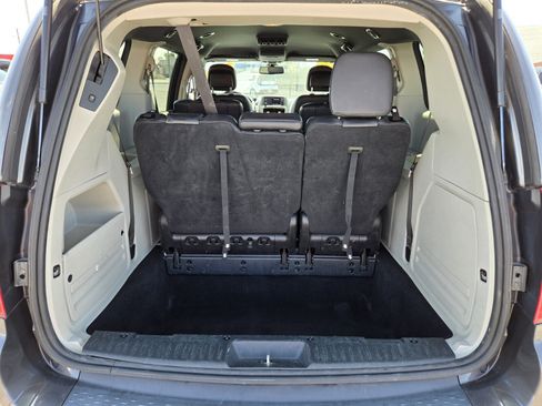 Used 2019 Dodge Grand Caravan SXT FWD image 11