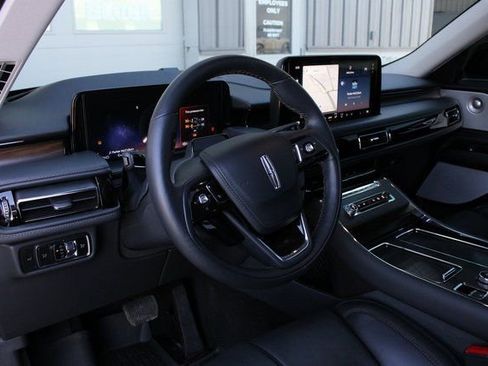 Used 2025 Lincoln Aviator Reserve w/ Equipment Group 201A image 2