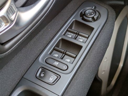 Used 2017 Jeep Renegade Latitude image 20