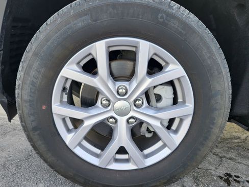 Used 2022 Jeep Grand Cherokee Limited image 10