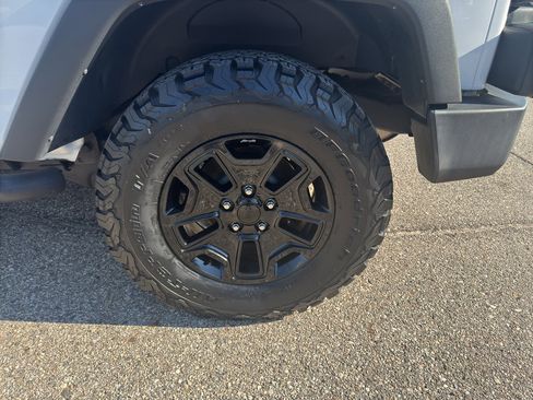 Used 2017 Jeep Wrangler Sport AWD/4WD image 6