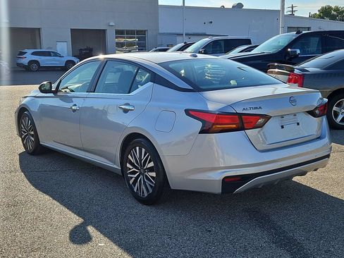 Used 2024 Nissan Altima 2.5 SV FWD image 3