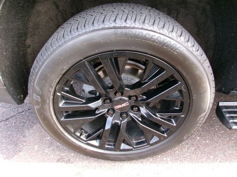 Used 2021 GMC Yukon Denali w/ Denali Premium Package image 20