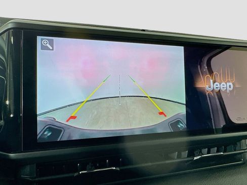 Used 2024 Jeep Gladiator Sport image 15