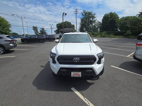 Used 2026 Toyota Tacoma SR5 RWD image 1
