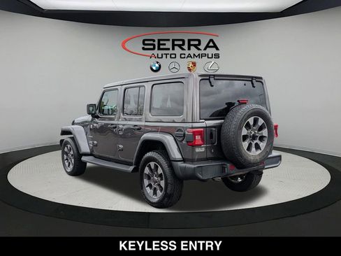 Used 2018 Jeep Wrangler Unlimited Sahara AWD/4WD image 11