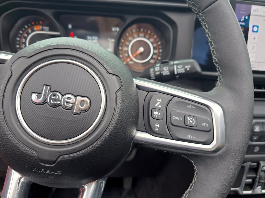 Used 2026 Jeep Wrangler Unlimited Sahara AWD/4WD image 19