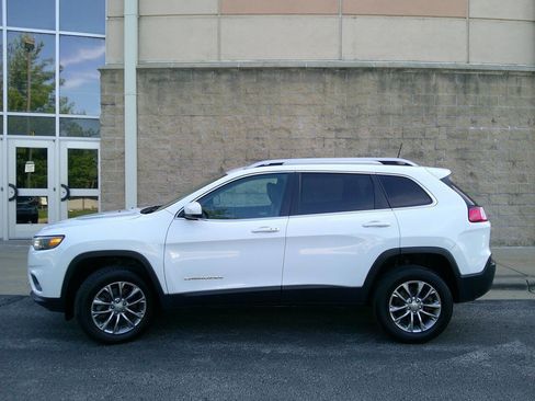 Used 2019 Jeep Cherokee Latitude Plus w/ Safety Group AWD/4WD image 8