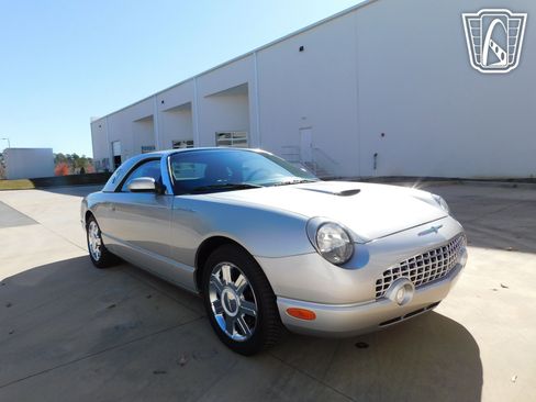 Used 2005 Ford Thunderbird image 38