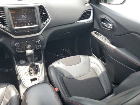 Used 2015 Jeep Cherokee Trailhawk w/ Comfort/Convenience Group AWD/4WD image 16