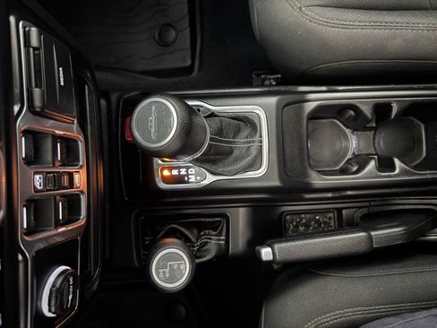 Used 2020 Jeep Gladiator Overland AWD/4WD image 15