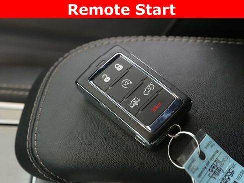 Used 2025 Jeep Wagoneer L Series II w/ Convenience Group I image 3