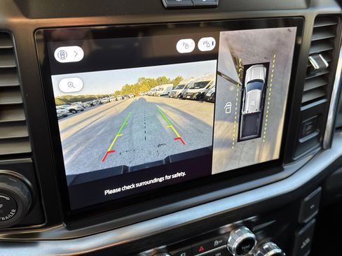 New 2026 Ford F250 Lariat w/ Black Appearance Package image 27