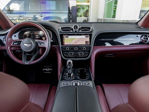 Used 2023 Bentley Bentayga Extended Wheelbase image 4