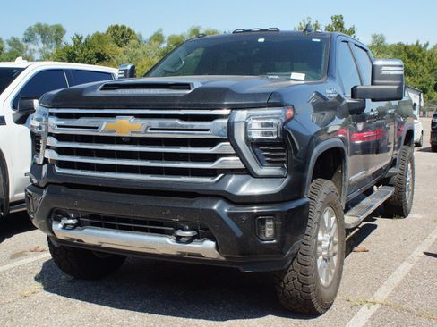 Used 2025 Chevrolet Silverado 2500 High Country w/ High Country Premium Package AWD/4WD image 1