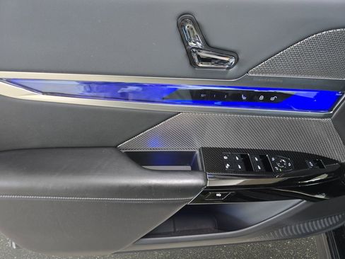 Certified 2024 BMW 760i xDrive w/ Luxury Rear Seating Package image 28