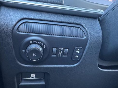 Used 2023 Jeep Wagoneer Series III w/ Premium Group I image 22