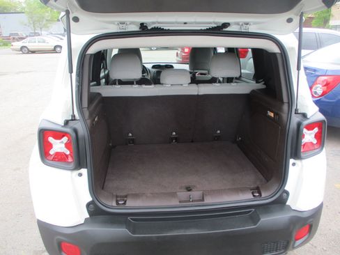 Used 2015 Jeep Renegade Latitude w/ Cold Weather Group II image 6