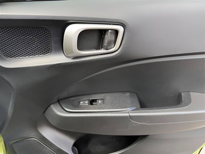 Used 2022 Hyundai Venue SE FWD image 28