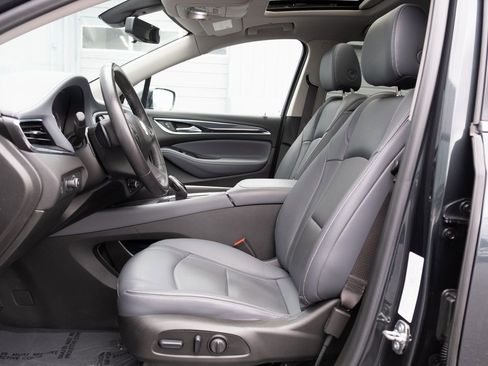 Used 2021 Buick Enclave Essence image 12