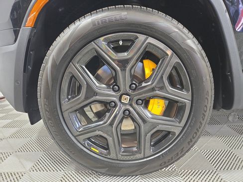 Used 2023 Rivian R1T Adventure image 9