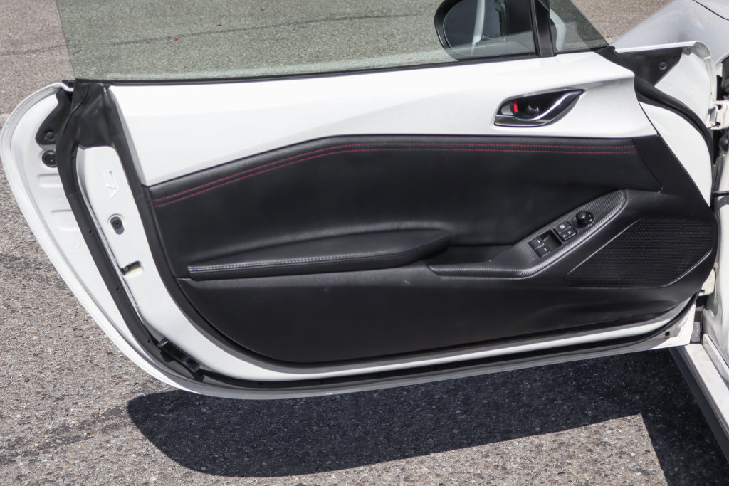 Used 2019 MAZDA MX-5 Miata RF Grand Touring RWD image 17