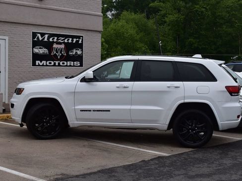 Used 2018 Jeep Grand Cherokee Altitude AWD/4WD image 3