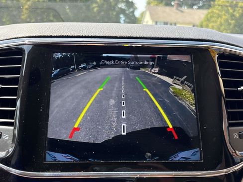 Used 2022 Jeep Grand Cherokee Laredo E w/ Security & Convenience Group image 18