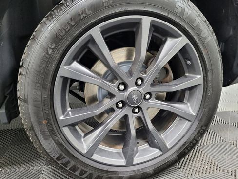 Used 2017 Ford Explorer XLT w/ Equipment Group 202A AWD/4WD image 31
