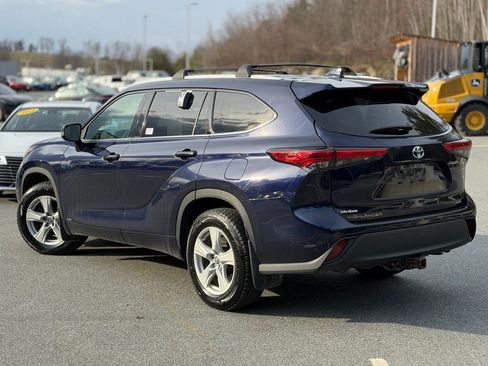 Used 2022 Toyota Highlander XLE image 3