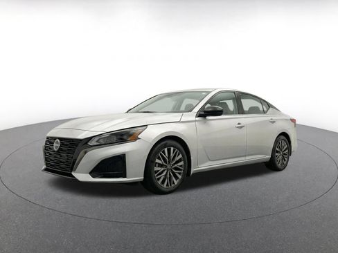 Used 2026 Nissan Altima 2.5 SV FWD image 3